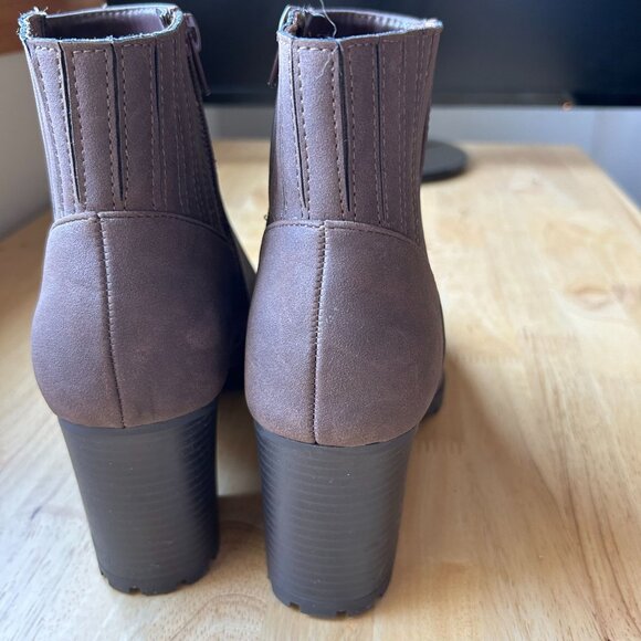 Kelly & Katie Women's Ankle Boots Size 11M Brown Faux Suede Chunky Heel Side Zip - Picture 5 of 8